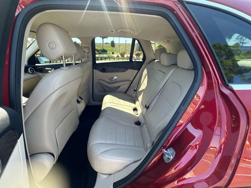 Used 2018 Mercedes-Benz GLC 300 4MATIC w/ Premium Package image 21