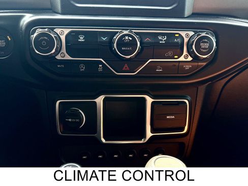 Used 2023 Jeep Gladiator Sport AWD/4WD image 25