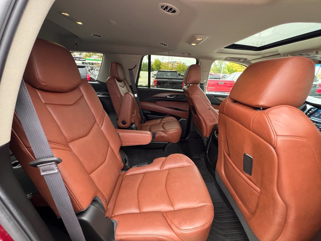 Used 2017 Cadillac Escalade Luxury AWD/4WD image 28