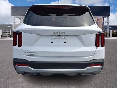 Certified 2025 Kia Sorento LX FWD image 5