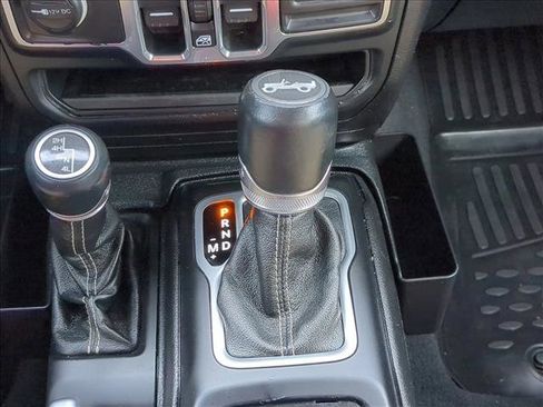 Used 2018 Jeep Wrangler Unlimited Sahara image 12