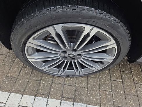 Used 2024 Land Rover Range Rover SE image 20