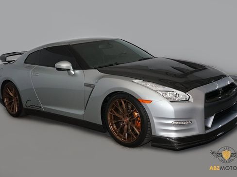 Used 2012 Nissan GT-R Black Edition image 2
