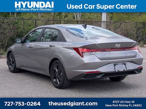 Used 2023 Hyundai Elantra SEL image 3