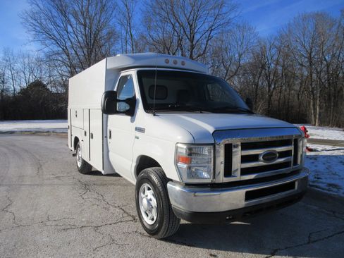 Used 2015 Ford E-350 and Econoline 350 Super Duty image 29