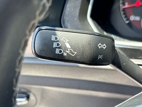 Used 2021 Volkswagen Jetta SE FWD image 32