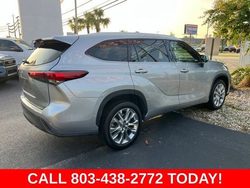 Used 2023 Toyota Highlander Limited FWD image 3