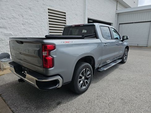 Used 2023 Chevrolet Silverado 1500 LT AWD/4WD image 3