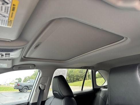 Used 2022 Toyota RAV4 Limited image 6