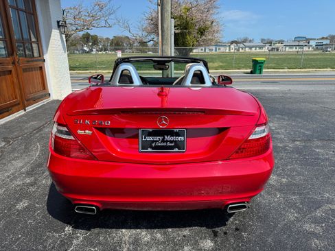 Used 2014 Mercedes-Benz SLK 250 image 32
