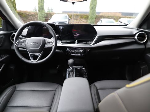 Used 2024 Chevrolet Trax ACTIV w/ Sunroof Package image 18