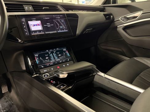 Used 2021 Audi e-tron Premium w/ Convenience Plus Package AWD/4WD image 19