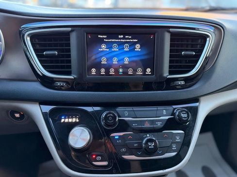 Used 2020 Chrysler Voyager Lxi image 43