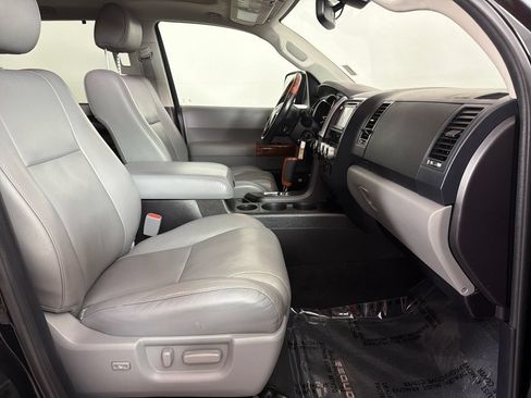 Used 2019 Toyota Sequoia Platinum w/ Carpet Mat Package (TMS) AWD/4WD image 23