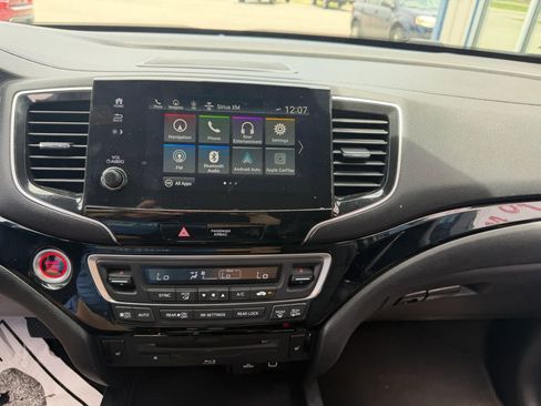 Used 2019 Honda Pilot Touring image 7