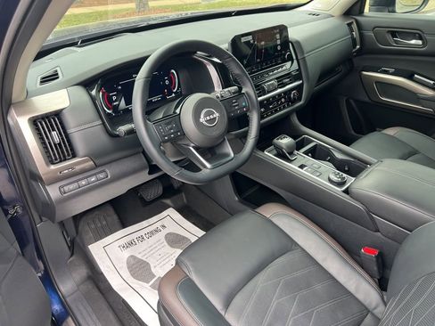 Used 2024 Nissan Pathfinder Platinum w/ Lighting Package (N93) image 14