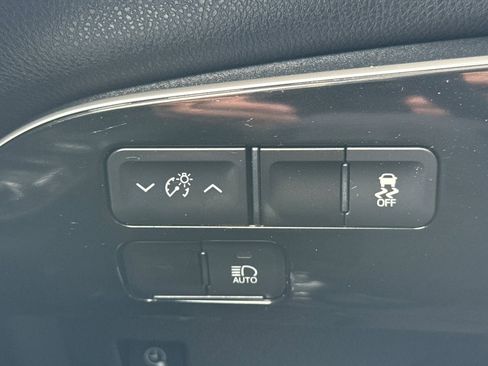 Used 2020 Toyota Prius Prime LE image 34