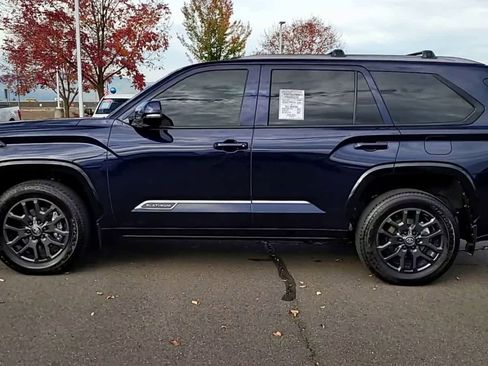 Used 2025 Toyota Sequoia Platinum AWD/4WD image 5