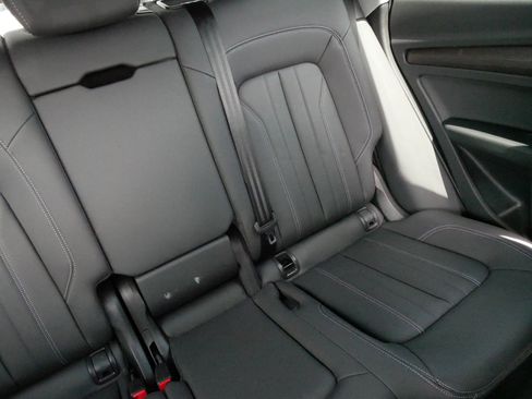 Used 2023 Audi Q5 2.0T Premium w/ Convenience Package AWD/4WD image 14