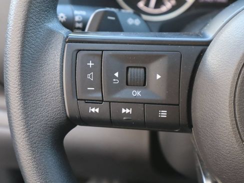 Used 2025 Nissan Pathfinder S FWD image 13