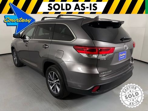 Used 2019 Toyota Highlander XLE FWD image 5