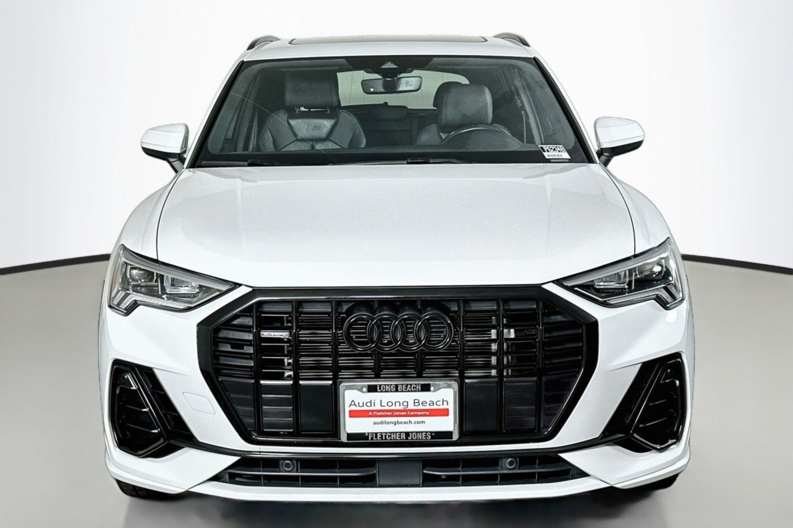 Used 2024 Audi Q3 2.0T Premium w/ Convenience Package AWD/4WD image 2