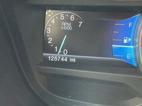 Used 2014 Ford Explorer XLT w/ Equipment Group 202A AWD/4WD image 17