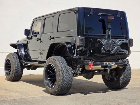 Used 2011 Jeep Wrangler Unlimited 70th Anniversary w/ Connectivity Group AWD/4WD image 3