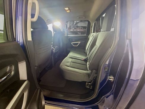 Used 2018 Nissan Titan SV w/ SV Convenience Package image 25