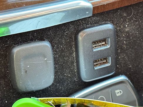 Used 2020 Cadillac Escalade ESV Premium Luxury image 32