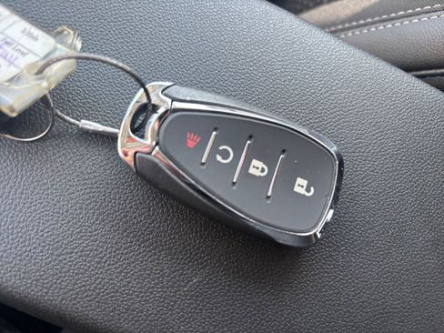 Used 2025 Chevrolet Trax LT w/ LT Convenience Package image 23