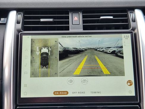 Used 2025 Land Rover Discovery S image 17
