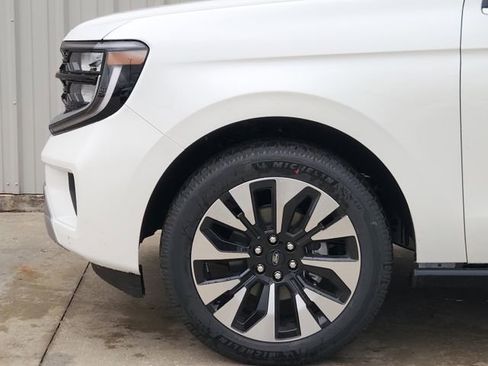 New 2025 Ford Expedition Max Platinum w/ Driver's Package image 9