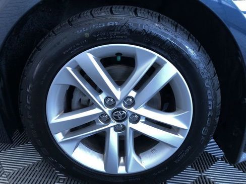 Used 2022 Toyota Corolla SE w/ SE Preferred Package FWD image 16