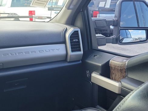 Used 2019 Ford F250 Lariat w/ Lariat Ultimate Package AWD/4WD image 14