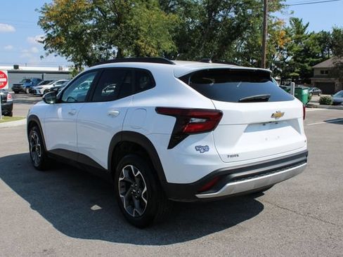 Used 2024 Chevrolet Trax LT w/ Driver Confidence Package FWD image 36