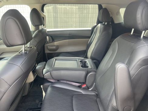 Used 2026 Kia Carnival FWD image 12