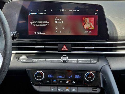 Used 2024 Hyundai Elantra SEL FWD image 17