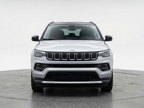 Used 2025 Jeep Compass Limited image 2