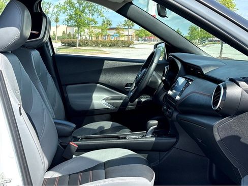 Used 2023 Nissan Kicks SR w/ SR Premium Package FWD image 5