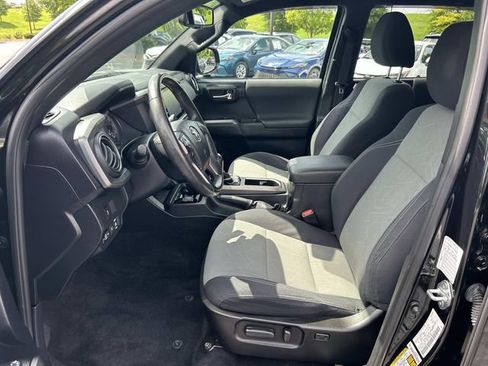 Used 2021 Toyota Tacoma TRD Off-Road w/ Technology Package AWD/4WD image 21
