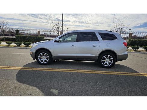 Used 2009 Buick Enclave CXL w/ Entertainment Package #4 image 8