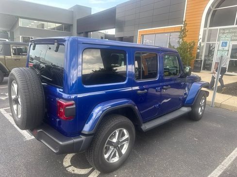 Used 2019 Jeep Wrangler Unlimited Sahara AWD/4WD image 3