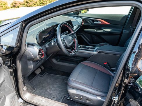 Used 2024 Chevrolet Equinox EV RS FWD image 17