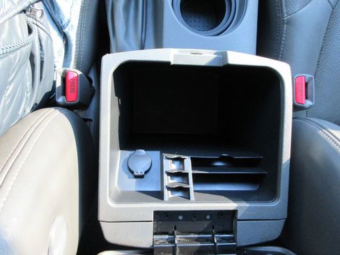 Used 2008 Nissan Frontier LE w/ Leather Pkg image 27