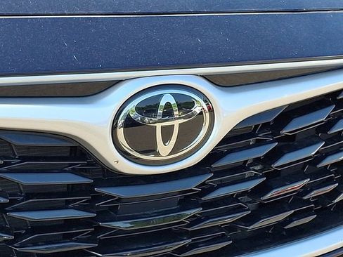 Used 2023 Toyota Highlander L FWD image 9