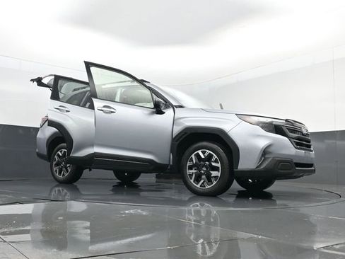 Used 2025 Subaru Forester Premium image 32
