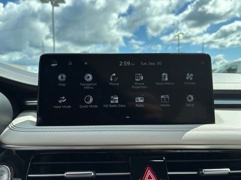 Used 2025 Genesis G70 2.5T image 15