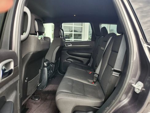 Used 2018 Jeep Grand Cherokee Laredo AWD/4WD image 15