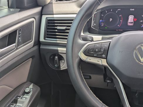 Used 2023 Volkswagen Atlas SE w/ Panoramic Sunroof Package FWD image 24
